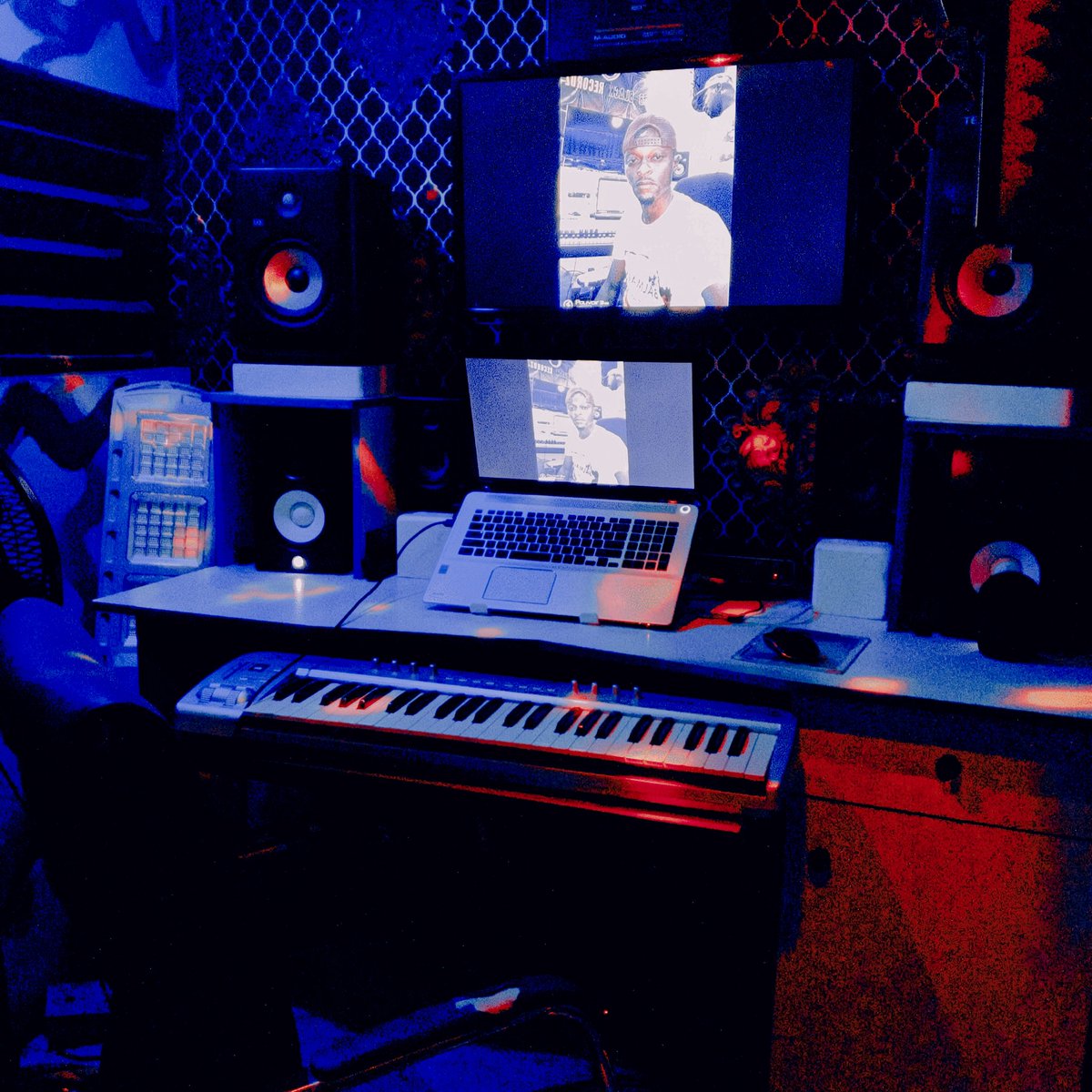BigDiddo's tweet photo. Beat Diggaz music Studio @Beatdigg doings https://t.co/BzoTI6sM9Z