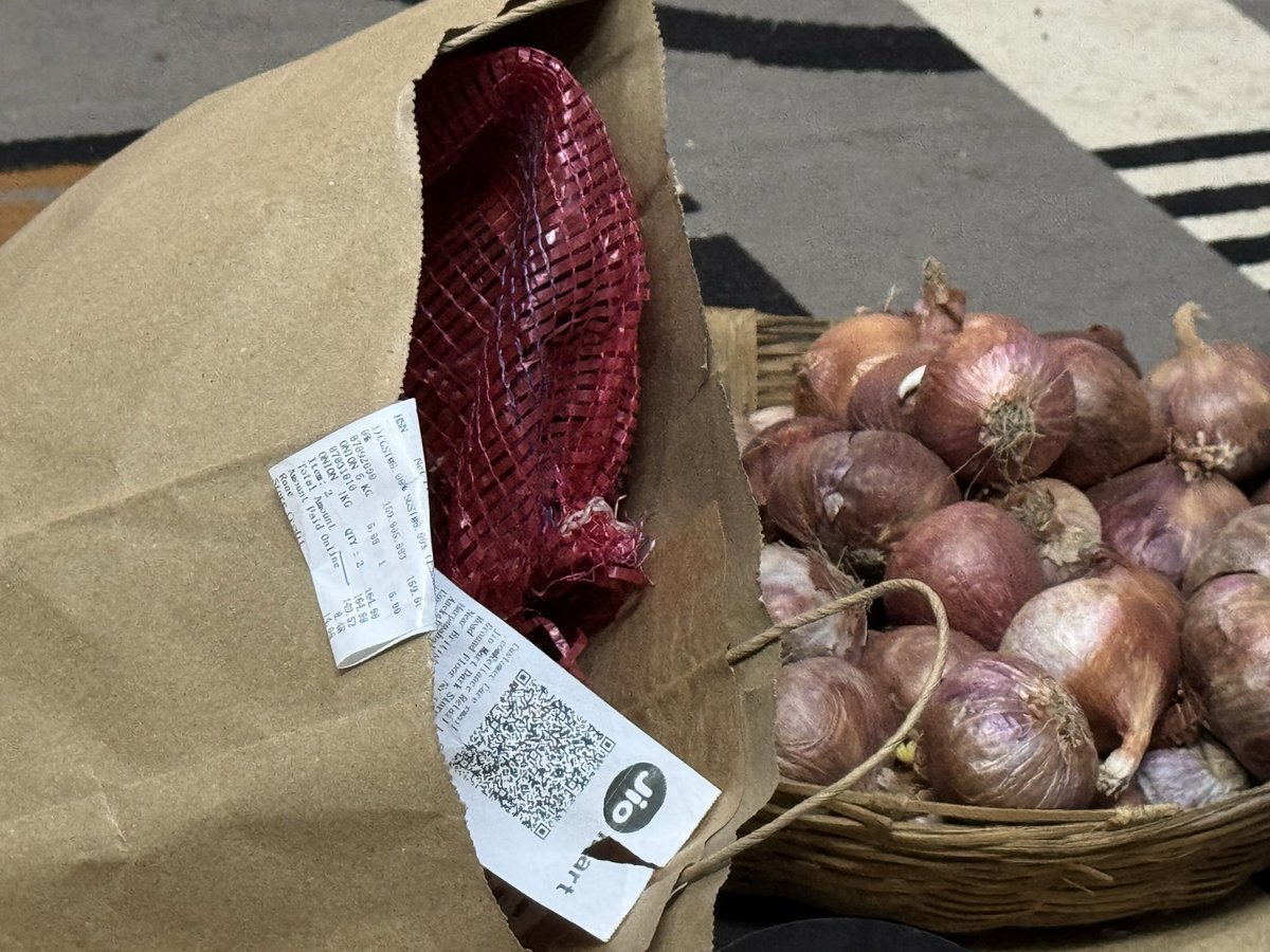 teja_satheesh's tweet photo. #JioMart Such a shame! Whenever I order items they used to miss one or two items. I thought they are missing items in hurry . They keep on repeating it. Last time I ordered 5 kg onions at 9:15 pm I got all sprouted and spoiled onions . Not suitable to eat . https://t.co/V0WlPWYxa5