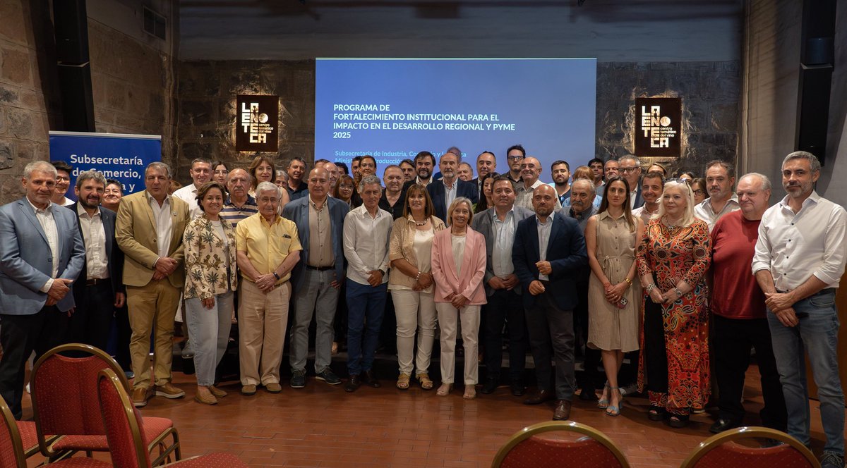 🤝 Fortalecemos a las instituciones que impulsan el desarrollo productivo

El ministro de Producción, Rodolfo Vargas Arizu, junto al subsecretario Alberto Marengo, participaron de la firma de contratos con 33 instituciones representativas del sector privado