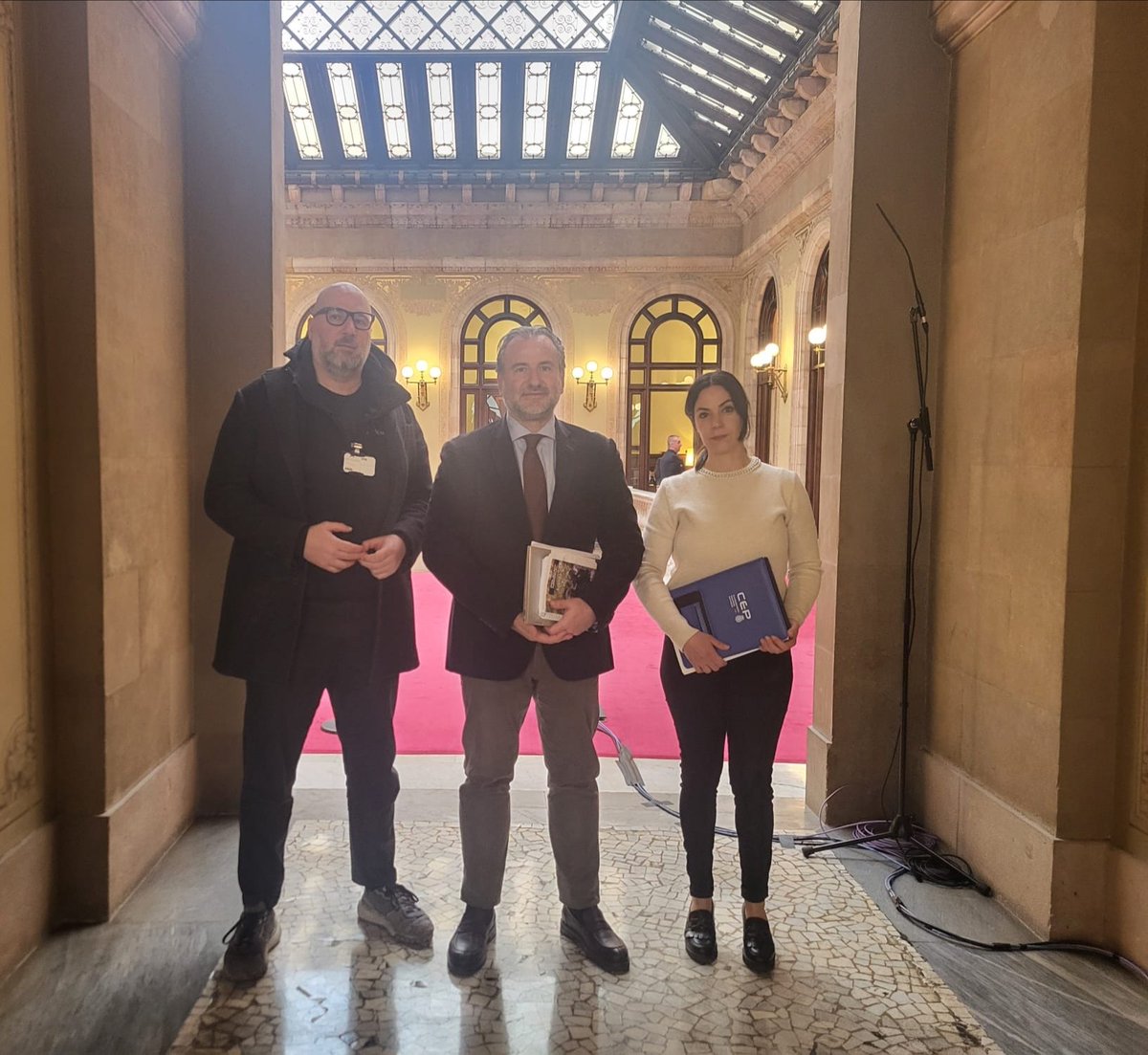 📊2025 de #PoliciaNacional con <a href="/avillagrasag/">AlbertoVG</a> <a href="/PPCatalunya/">PP de Catalunya</a>
La seguridad es esencial para quienes la ejercen, sin medios
sin efectivos y con una criminalidad🔝
✂️No se puede seguir así
📝 Solicitamos mejoras que atiendan a nuestra necesidad, todos los👮🏻‍♂️👮🏻‍♀️🇪🇦 tienen el mismo valor🫰