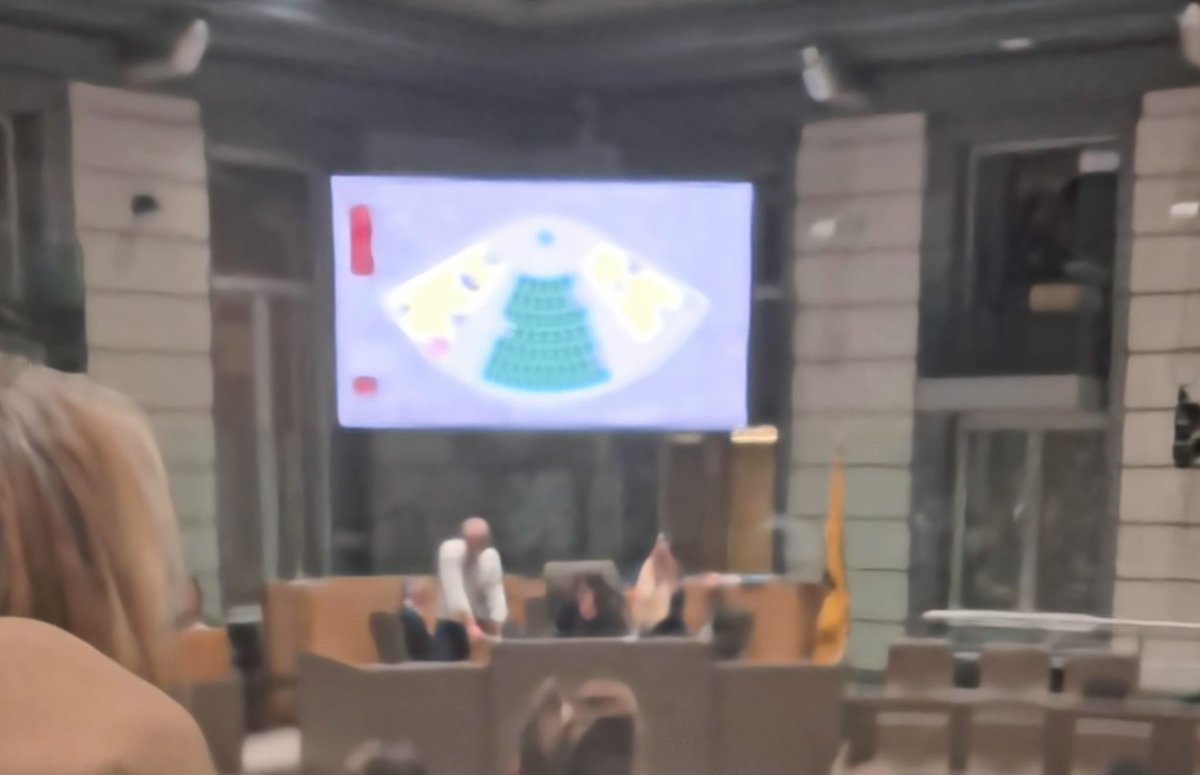 Vannacht werd <a href="/vlaparl/">Vlaams Parlement</a> inkanteling waterregulering in <a href="/VlaamseNutsReg/">Vlaamse Nutsregulator</a> goedgekeurd
Belangrijke stap voor economisch toezicht  op &amp; transparantie in de watersector 
Doel = betaalbaar houden van de waterfactuur 
Blij dat ik hieraan kon bijdragen... 
<a href="/NVA_VlaParl/">N-VA Vlaams Parlement</a>