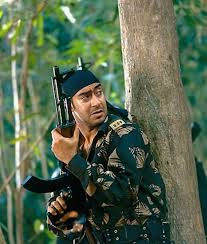 SadaaShree's tweet photo. Tango Charlie was quite a good war movie though it flopped.  Liked the way how it depicts the journey of the protagonist Tarun Chauhan( Bobby Deol) from a rookie recruit, to a battle hardened soldier, and his encounters with Naxals, Bodo Militants and Jihadis.  And his bonding with his mentor Havaldar Mohd Ali( Ajay Devgan).

Really good performances from Bobby Deol, Ajay Devgan, Sanjay Dutt and Sunil Shett, the combat scenes were well shot too.  This deserves a re release for sure.