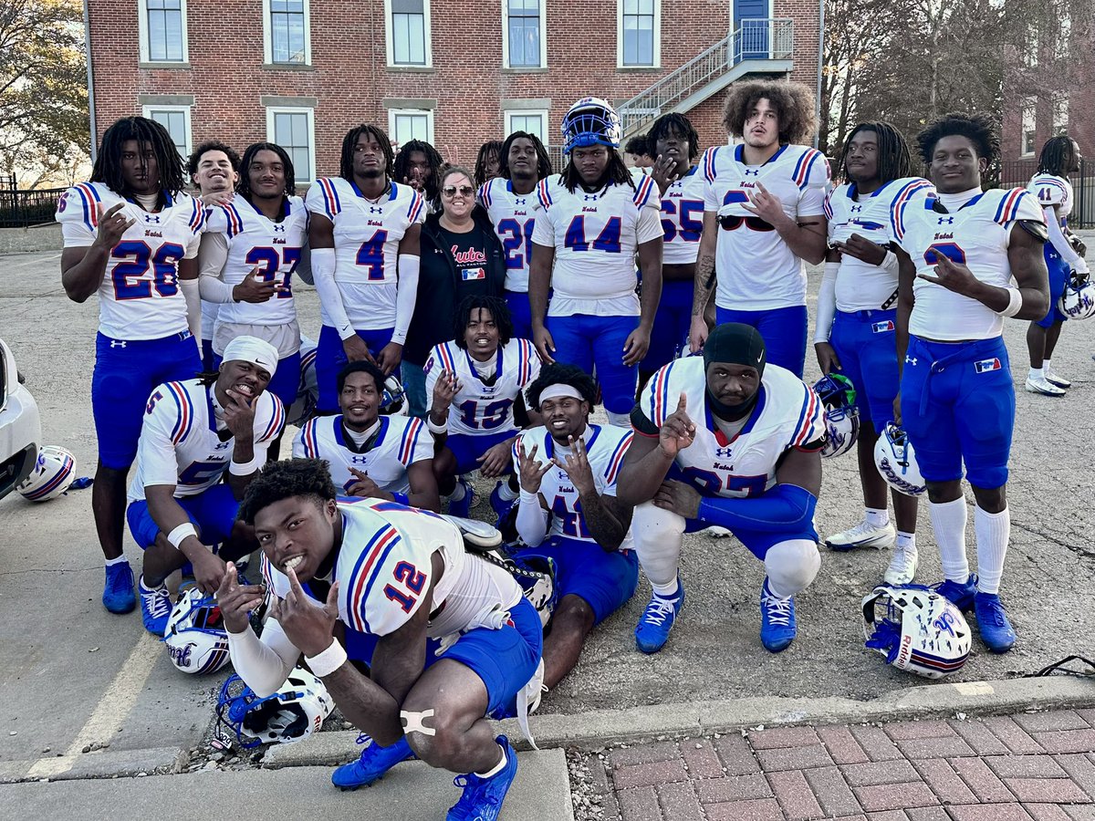 Erin Ellis 📚📝💙❤️ tweet media