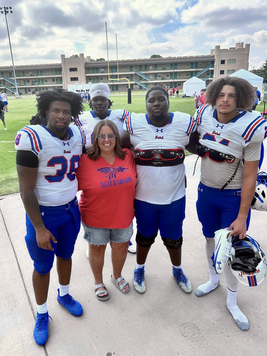 Erin Ellis 📚📝💙❤️ tweet media