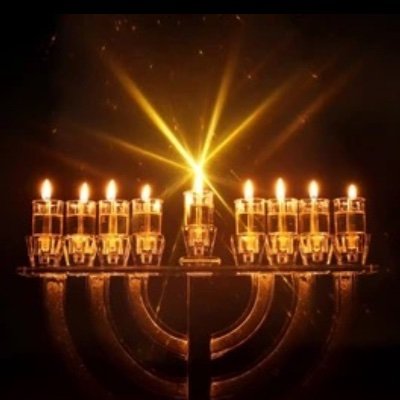 Jewishlegend18's tweet image. I use this photo because it represents the soul of the Jewish people.  

Light, faith, and strength that never go out. 🕎✨

Happy Chanukah !