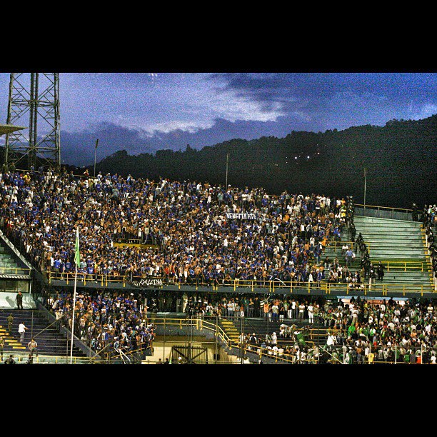 Millos_FC's tweet image. Fase preliminar Copa Sudamericana: Nacional vs Millonarios. Atanasio Girardot, miércoles 4 marzo.

Por norma, Conmebol obliga a dar 2.000 boletas al visitante. Sin embargo, el local puede alegar "problemas de seguridad" y pagar la sanción de USD 20.000 y jugar sin visitantes.