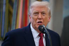 AnushilonS65076's tweet photo. President Donald Trump promotes his achievements as new polls show declining approval on the US economy. Washington escalates pressure on Venezuela, approves a $901B defense budget, and plans US-Russia talks to end the Ukraine war.
#DonaldTrump #USEconomy #USPolitics #UkraineWar https://t.co/YPC5fdkGOm