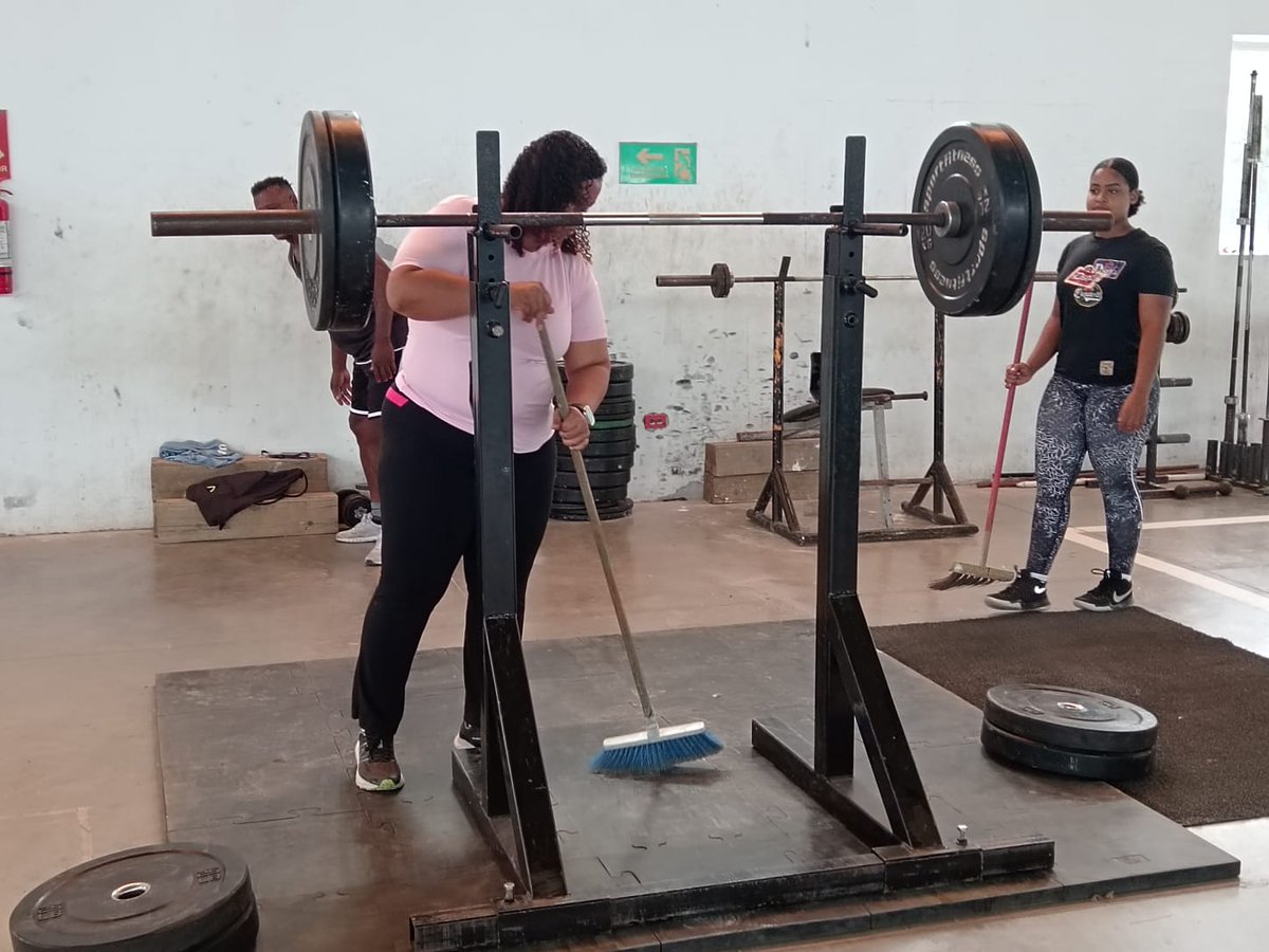 Este jueves 18 de diciembre de 2025, desde las 08:00 se inició con la minga deportiva, en la que cada entrenador de las diferentes disciplinas se encargará de limpiar y ordenar su propia área de trabajo