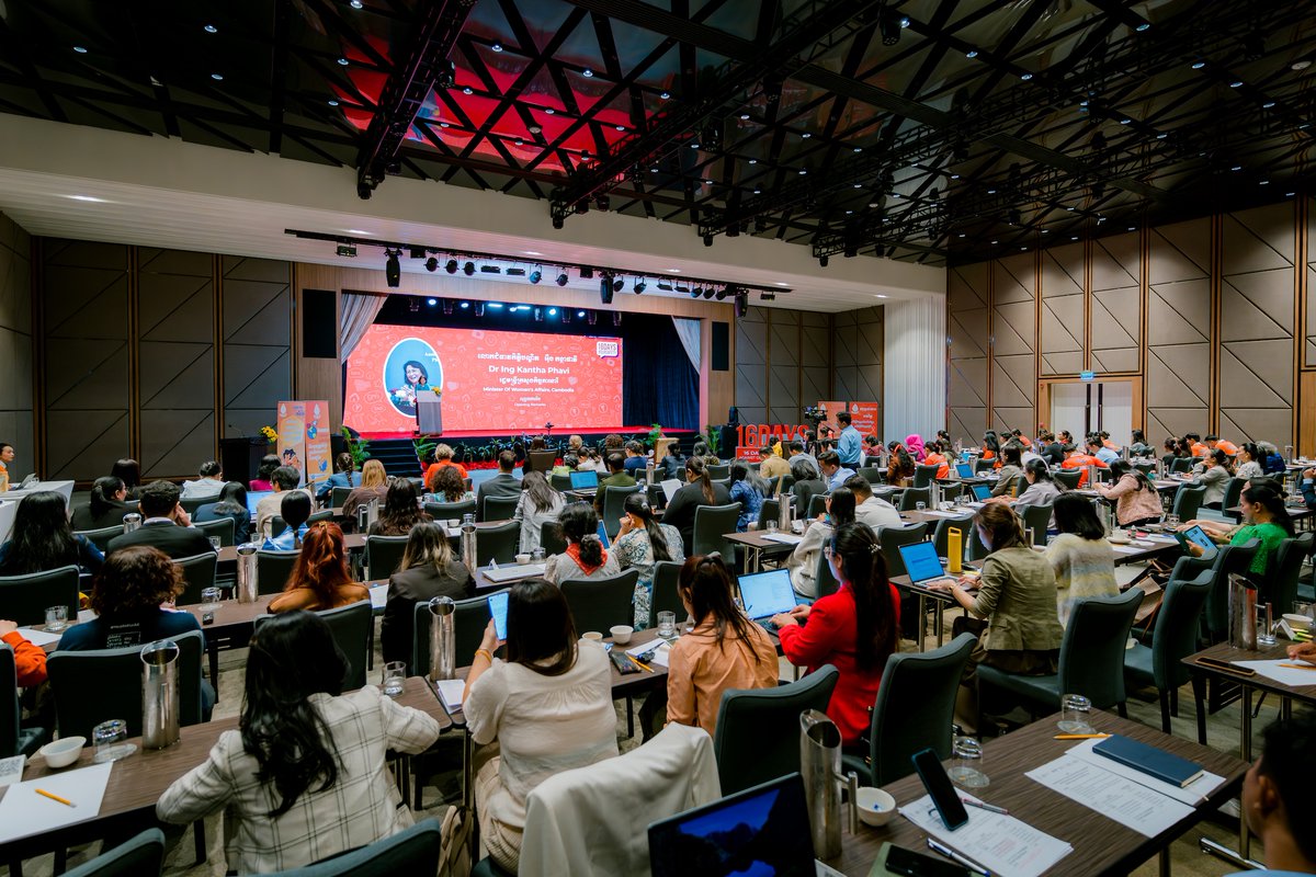 unwomenasia's tweet image. ✨ Taking a stand for digital safety in Cambodia 🇰🇭

On 10 Dec | Human Rights Day, the Ministry of Women’s Affairs, with @UNCambodia, convened “Our Safety”—a national policy and private sector dialogue on technology-facilitated GBV as part of #16Days of Activism.

#NoExcuse