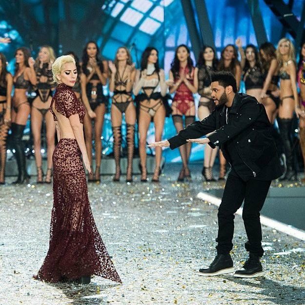 acervowknd's tweet photo. antes que vire modinha eu já sou fã desse feat do the weeknd com a lady gaga https://t.co/dW4v4VkNML