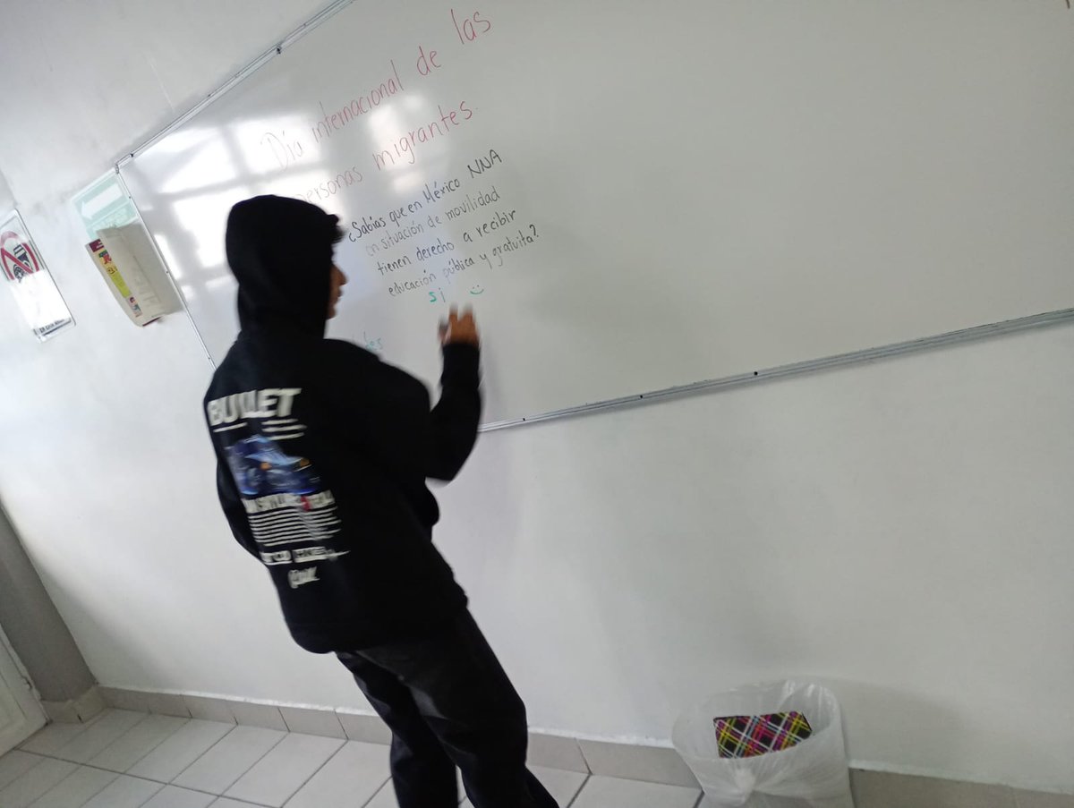 cedit_tecamac's tweet photo. En el Centro de Desarrollo Integral Tecámac, Felipe Villanueva, Secundaria, trabajamos el Maratón de Lecturas por el Día internacional de las Personas Migrantes. #MaratonesPorLaLectura #PersonasMigrantes @SEP_mx https://t.co/lR3K1PFarE