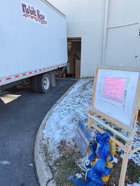 ShirleyContract's tweet photo. Many thanks to everyone in our Lorton office who donated clothing, food, bedding, pillows, shoes, and more for our 2025 Mobile Hope annual holiday donation drive. We successfully delivered a car full of cheer this week. 
#supportlocal #charitablecauses #mobilehopeloudoun https://t.co/VaOcxVkRnG