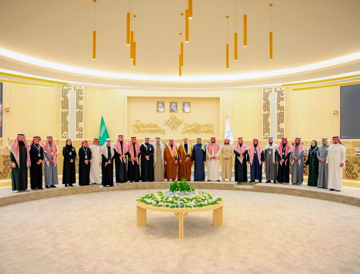 شارك عميد شؤون الطلاب بجامعة جازان، د. #يحيى_فقيهي في الاجتماع (27) للجنة عمداء شؤون الطلاب بالجامعات السعودية، الذي استضافته جامعة القصيم، حيث ناقش عددًا من المواضيع الهامة المتعلقة بتطوير الأنشطة الطلابية، وتنمية مهارات الطلبة، وتبادل التجارب الناجحة بين الجامعات.