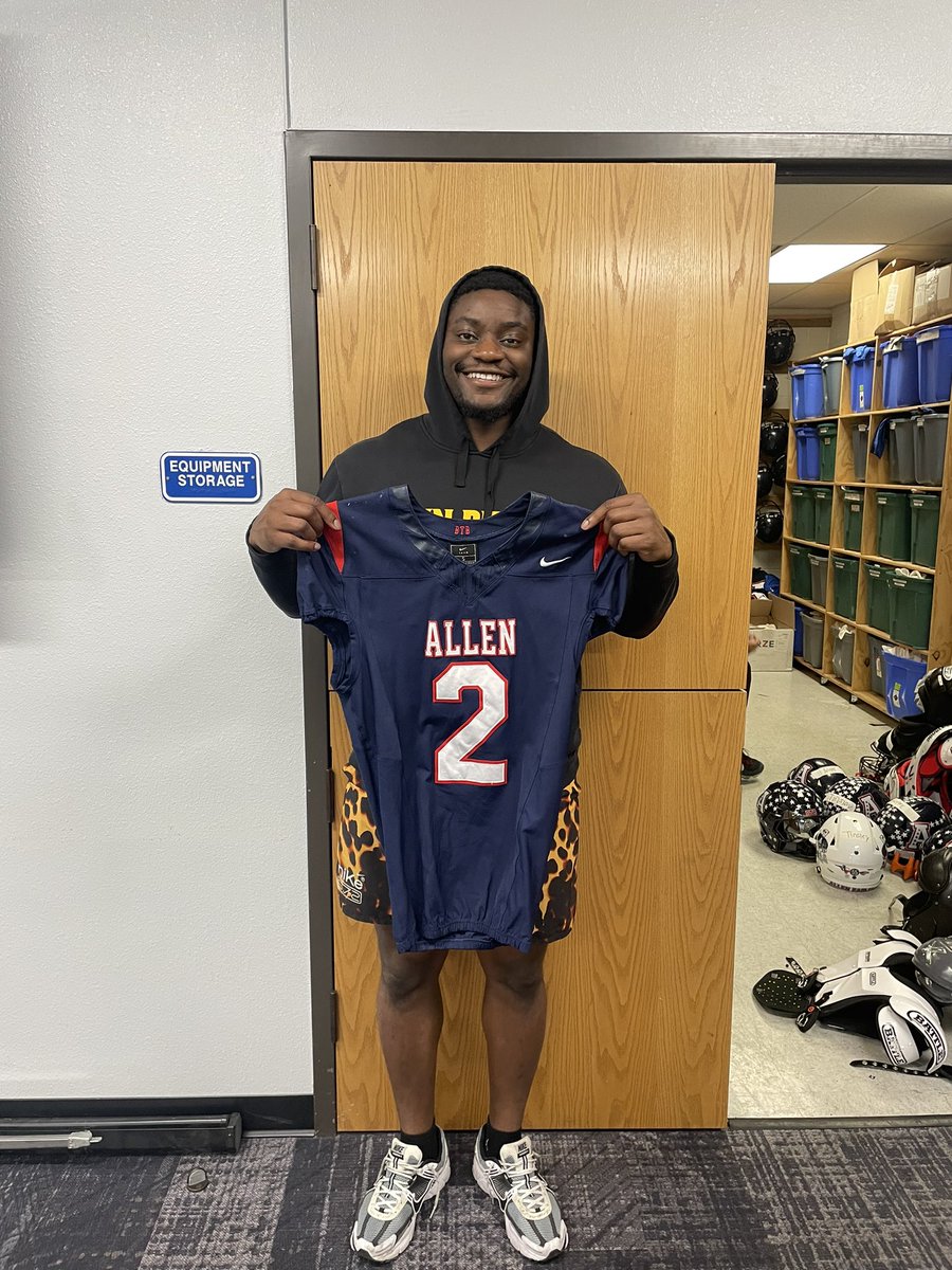 alleneaglesfb's tweet image. 2014 Allen Eagle Graduate &amp;amp; Legend @ShowinStatsSam stopped by the 🅰️ to visit! 

Thank you Christian for leading by example your legacy lives through these walls! #2 

#BTB | #RecruitTheA | @usnikefootball