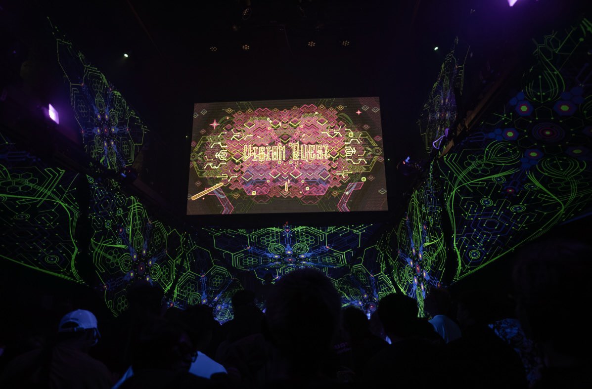 大阪JOULEにてVJやりました🙏
フロアはパンパン、終始笑顔に包まれた一夜でした✨ありがとう関西！またきます！