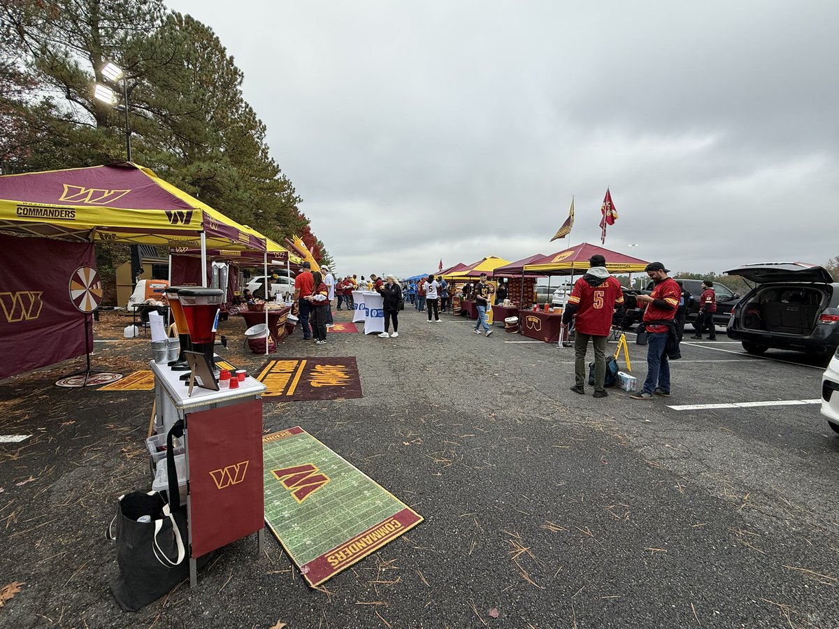 The405Crew's tweet image. We Are 2 Days Away From Saturday Night Lights. 0-17 Or 17-0 See Y’all Saturday Around 12pm #RaiseHail #The405Crew #CommandCornerTailgate #TailgateRemainsUndefeated