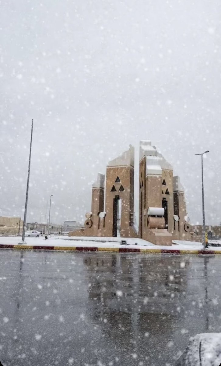 وتشاءُ أنت من البشائر قطرةً 
   ويشاءُ ربُك أن يُغيثك بالمطر
#مساء_الخير