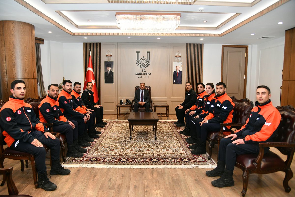 UrfaValiligi's tweet photo. AFAD’ın 16. Kuruluş Yıldönümü dolayısıyla AFAD İl Müdürü 
Şelal Ufuk Ergeldi ve Personeli,
Vali @hasansildak’ı ziyaret ettiler. 

Vali Şıldak, çok önemli görevler üstlenen AFAD’ın kuruluş yıldönümünü tebrik ederek bütün personele çalışmaları için teşekkür etti.

#Afad
#Şanlıurfa
@afadsanliurfa
@TC_icisleri