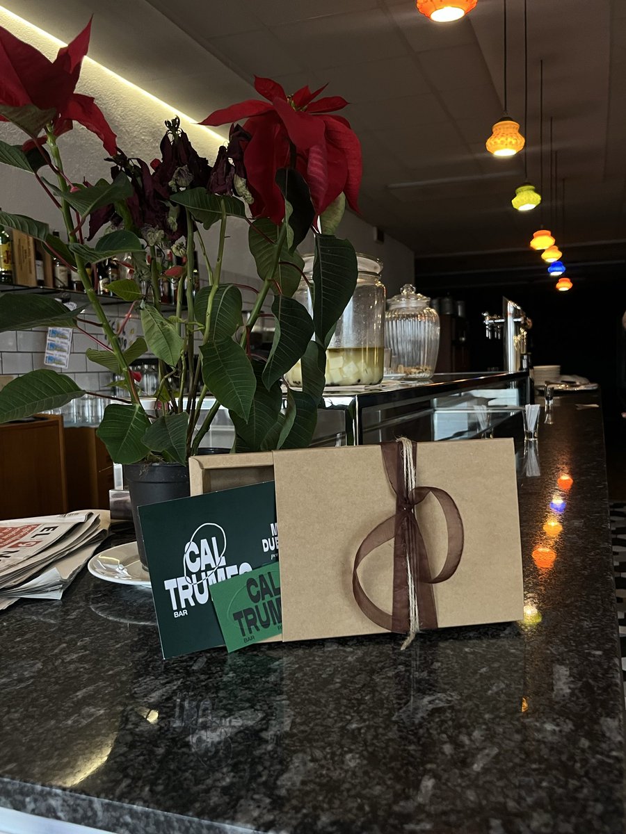 Regala Cal Trumfo per Nadal ✨

Vine a buscar la caixa regal per regalar una experiència amb nosaltres. 🎄

Un dinar o un sopar per a dues persones: 6 plats a compartir, aigua, postres i cafès. 

Caixa regal per 60€.
Reserva-la ara al 938 129 129

#CalTrumfo