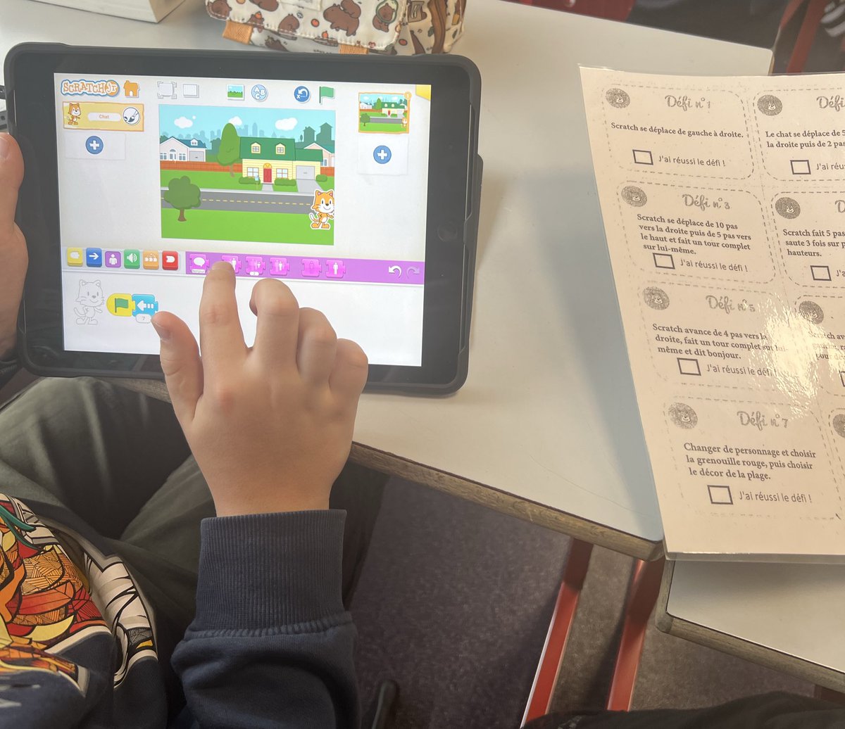 Numerique92's tweet image. Les classes de CM d’Issy ont découvert Scratch.
✨ Après une présentation par l’#ERUN92 , ils ont codé en autonomie avec des défis.
📅 En janvier, de nouveaux défis seront réalisés avec l’enseignante.
Premier pas vers la #programmation , chacun a son rythme. 
#Scratch  #Codage
