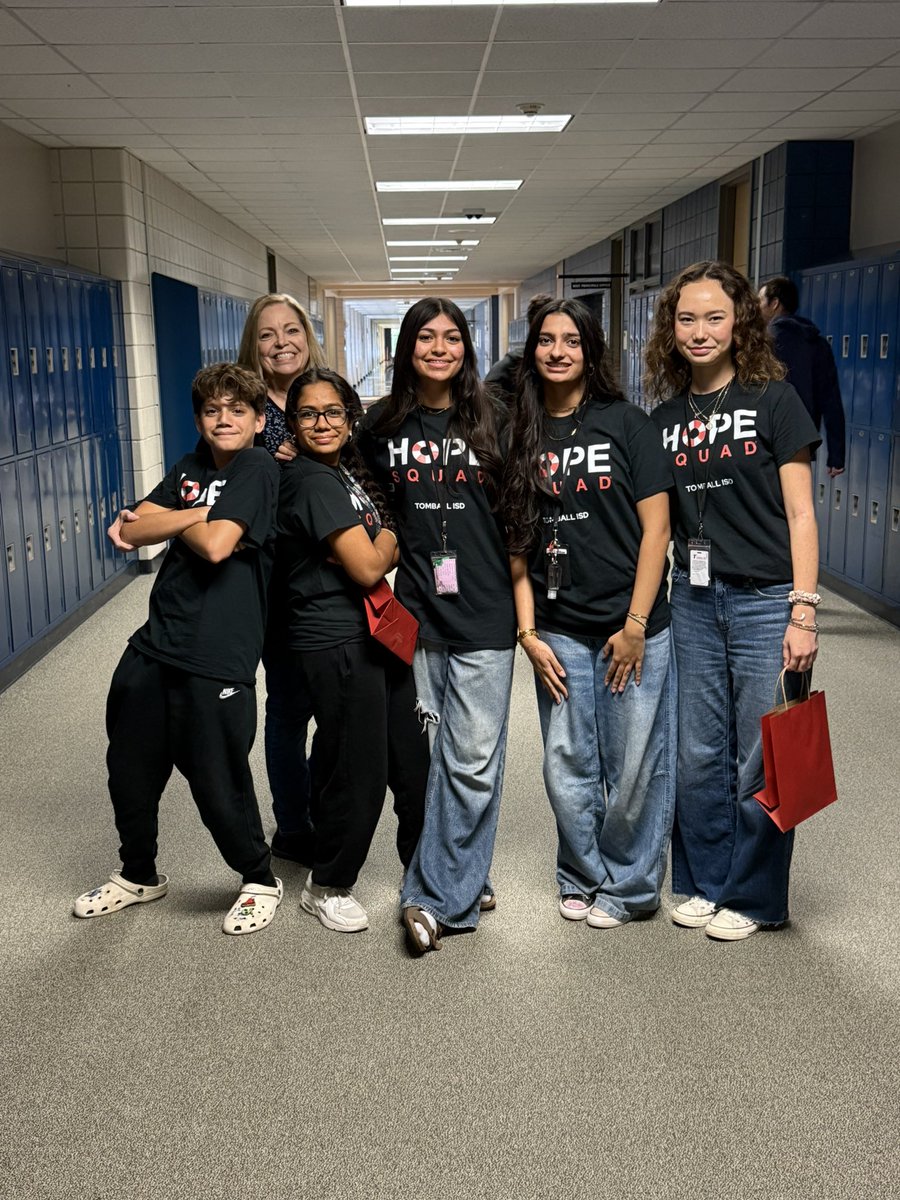 TISDWWJHS's tweet photo. Thankful for our Hope Squad for reminding our students of something so important—there is always hope. ❤️ Your compassion, encouragement, and willingness to show up for others make a lasting impact on our campus. @TomballISD #HopeSquad #AlwaysHope  ❤️🛟 https://t.co/IXPMcvlb30