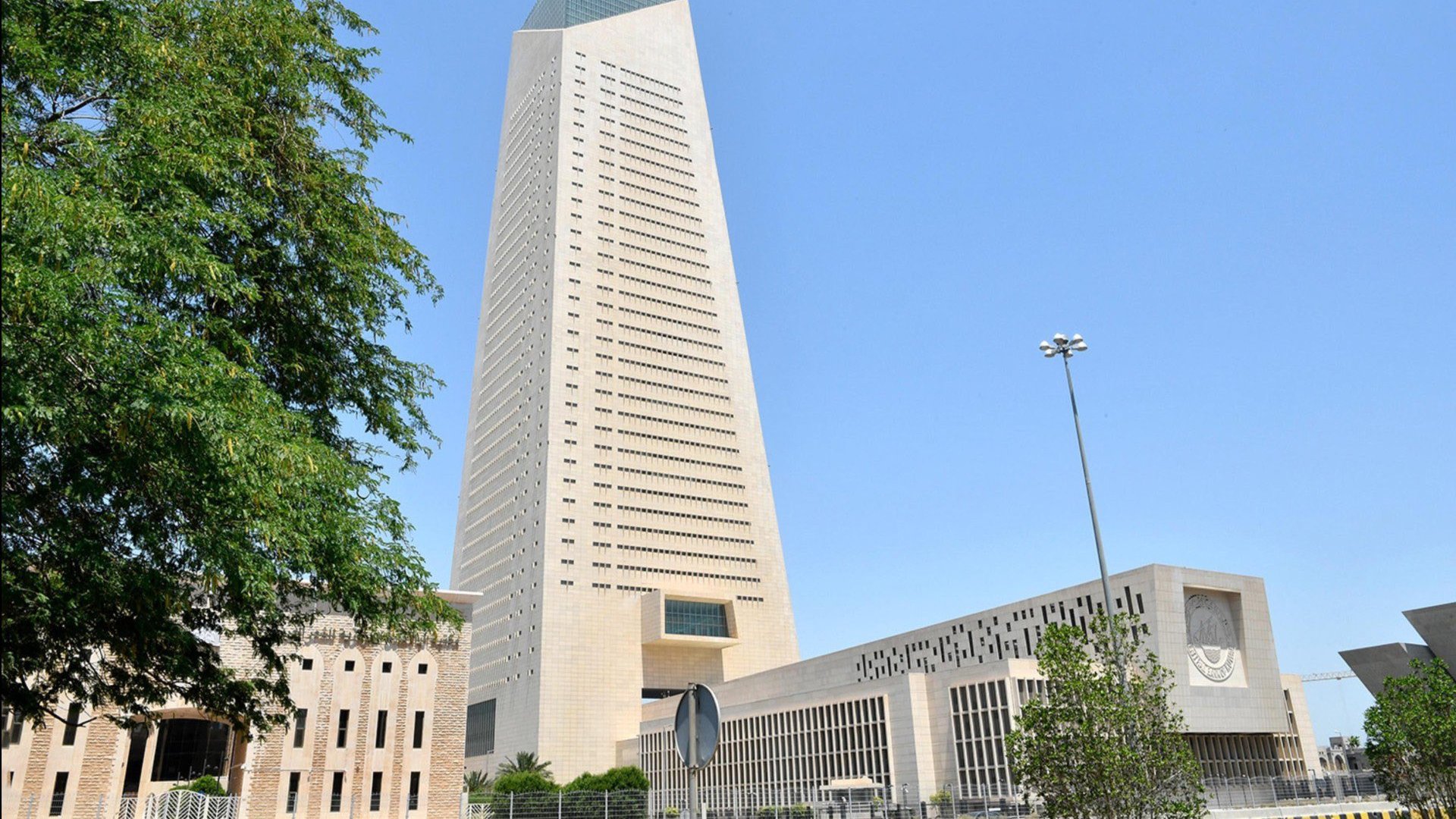 «المركزي»: بعثة صندوق النقد الدولي تتوقع نمو الناتج المحلي الحقيقي في الكويت 2.6 في المئة لعام 2025. نمو القطاع غير النفطي بنسبة 2.7 و3 في المئة في عامي 2025 و2026 على الترتيب 