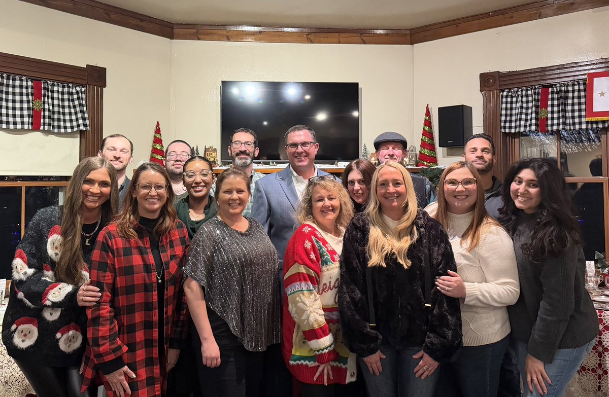 RisIncome's tweet photo. This holiday season, we’re celebrating the people who inspire us—both in and out of the office. Wishing you joy, peace, and a wonderful year ahead. 🎄✨

 #HolidaySeason #Grateful #TeamCelebration https://t.co/uOtFUffwA6