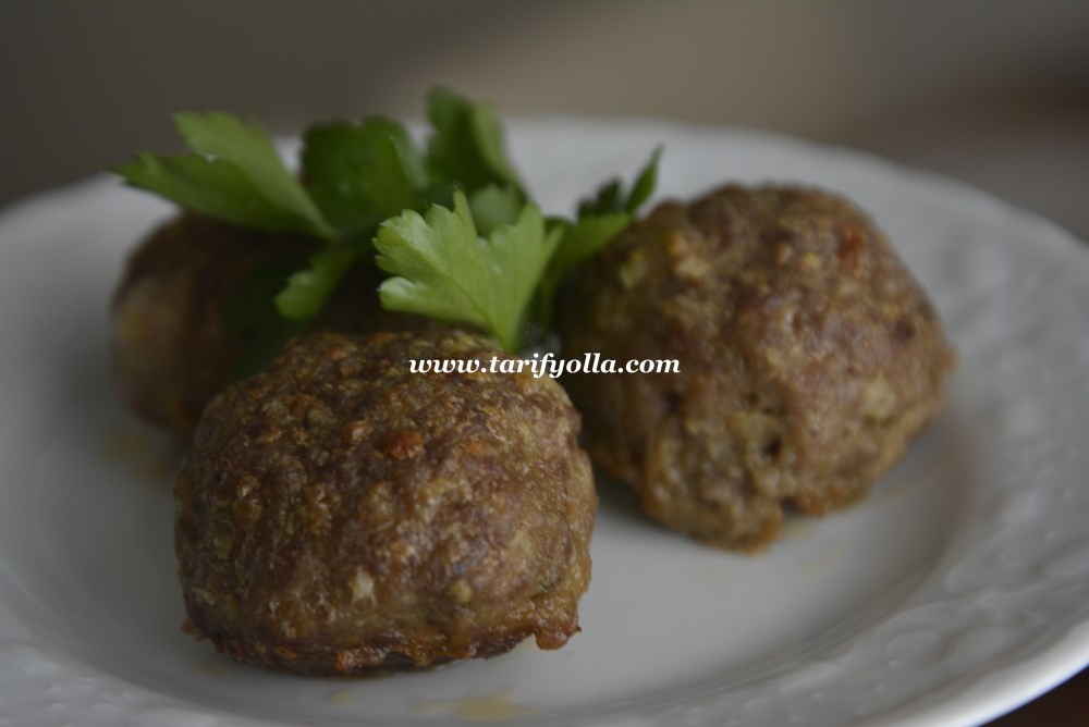 KAŞARLI  KÖFTE

tarifyolla.com/2014/04/kasarl…