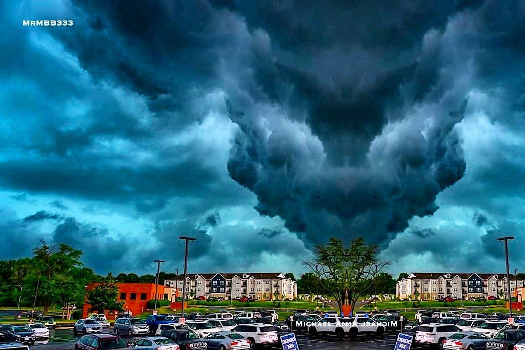 Dabbrad333's tweet photo. @MrMBB333 Some interesting beings in this storm https://t.co/693L3avWqv