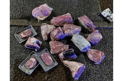 Police find 'mobile Christmas carvery' after spraying and wrestling suspected meat thief in Warwick trib.al/osbwcUx