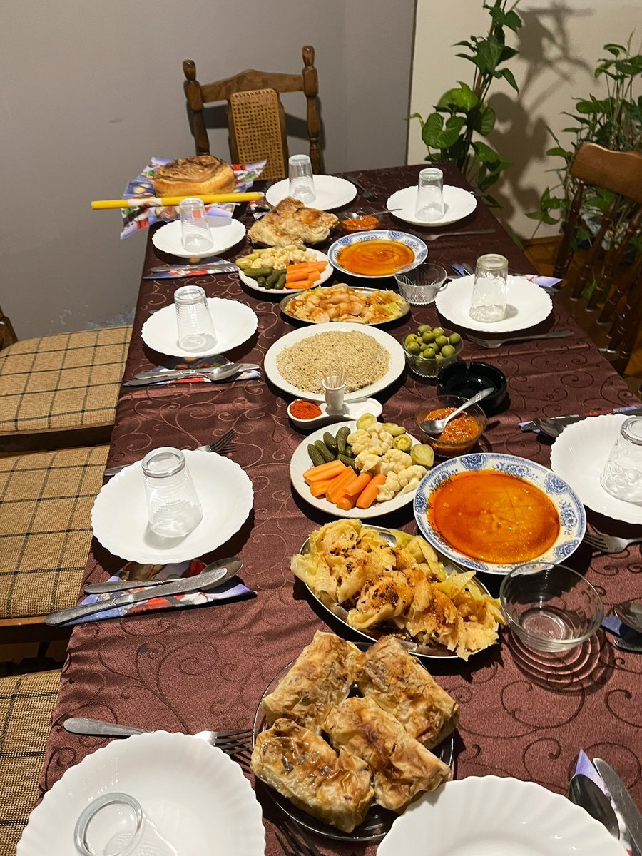 Dokrsio sam se bate da gi ispostujem! Sovra spremna bate! Postavljeno jedenje nisam neki ljubitelj na posno cu si zamezim pitu pa cu si cutim jebaga!🙅🏻‍♂️