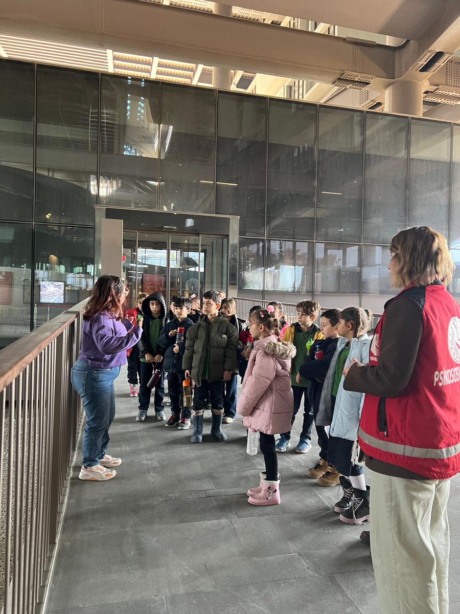 ❗️Hatay Valiliğimiz öncülüğünde yürütülen “Yüreğimizdeki Işık” projesi kapsamında, İl Kültür ve Turizm Müdürlüğümüz tarafından ögrencilerimizi Hatay’ın eşsiz kültürel mirasıyla buluşturmaya devam ediyoruz. 

✨️Harbiye İlkokulu öğrencilerine yönelik gerçekleştirilen program