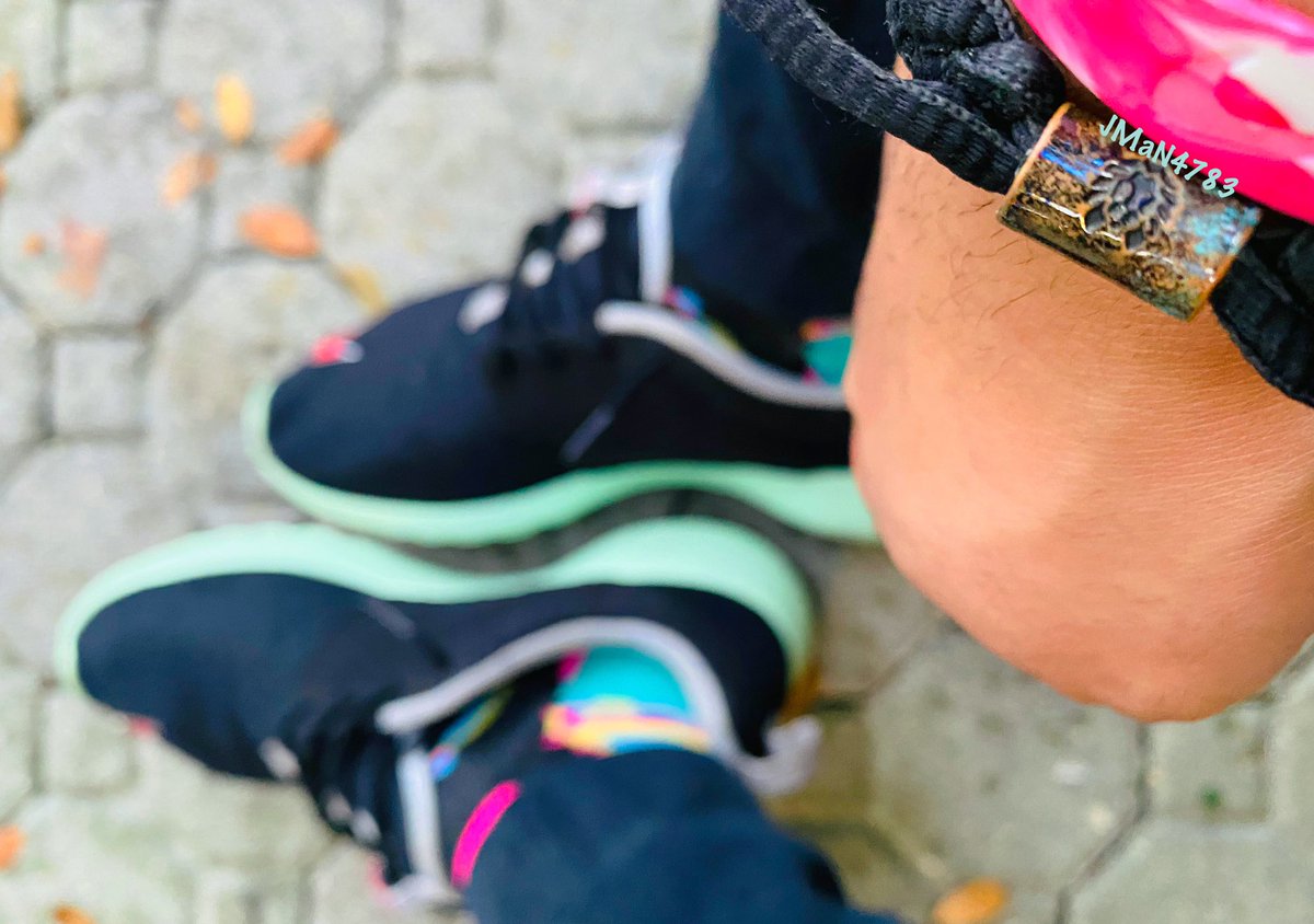 Stealth783's tweet photo. #NIKE #YourSneakersAreDope #WDYWT #SneakerFreakerFam #GOAT #Atmoscollectorsclub #RosheRun #TheShoeGame #NikeFitCheck #RastaClat #ClatsaNdKicks #ClatLife #TeamTMCII #UrbanSyndicate #SeekThePositive #SnkrAnml #TeamRoshe #FireFridays #NiceKicks #Roshe #RosheRunFB #Yeezy https://t.co/e208xyRcD5
