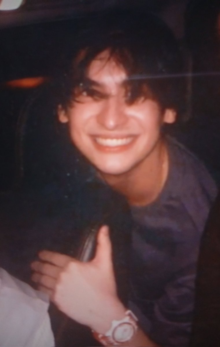 aignenough's tweet image. He looks like a heartthrob from the 90s 😍