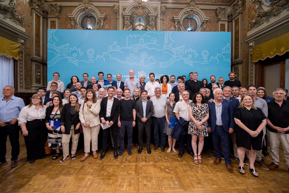 Somos testigos de uno de los ataques más frontales de nuestra historia hacia el tejido productivo y la matriz industrial argentina. Una política de destrucción planificada de la producción y de absoluta indiferencia frente al cierre de empresas y la pérdida de empleo. 

Cuando