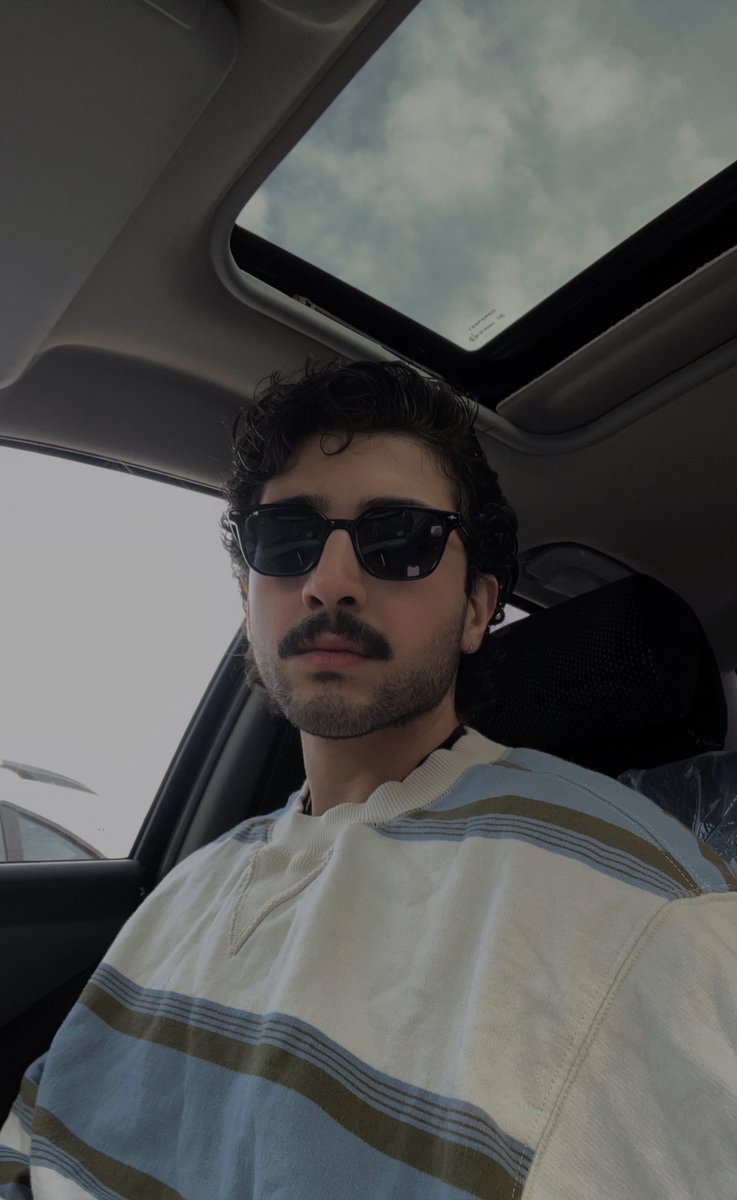 سینا tweet media