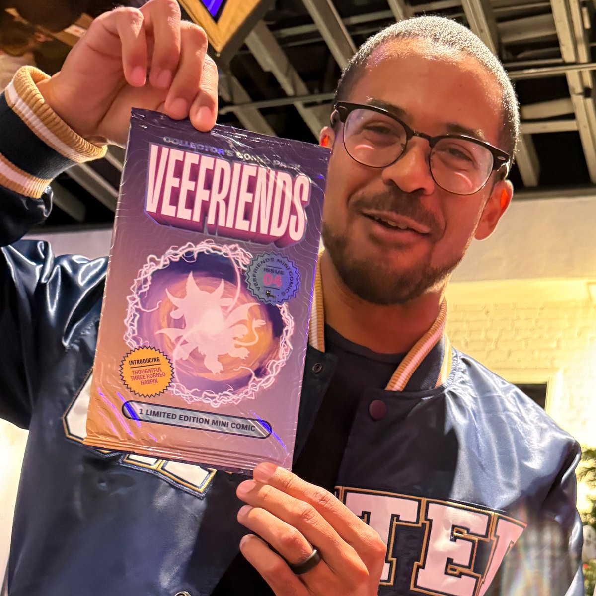 Xsmom15's tweet image. Love this human. So grateful that @RareGrails encouraged his bro to be a part of the #veefam. Growing a solid foundation. 

Every. Single. Day. 

Who was able to grab some kindness warrior comics?