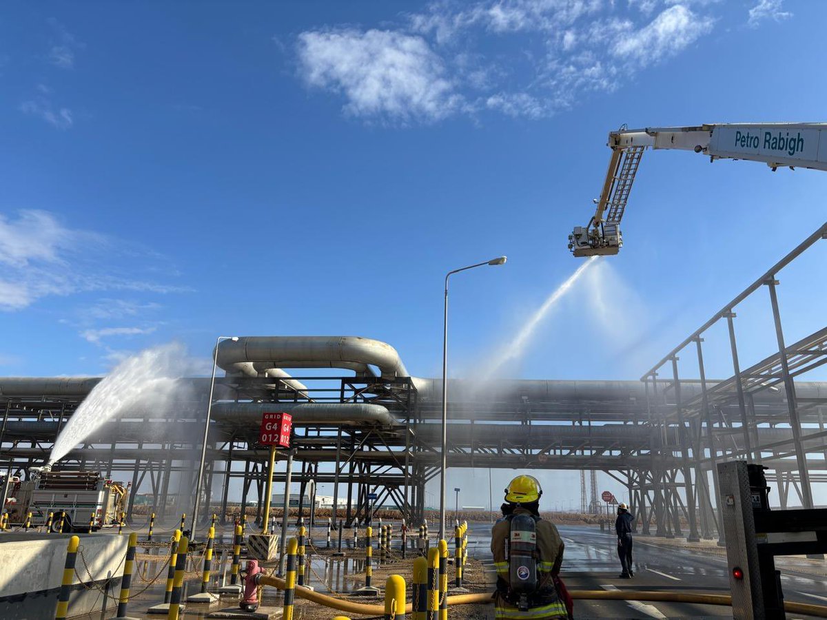 Petro Rabigh successfully executed a large-scale catastrophe drill simulating a flare pipeline explosion, strengthening readiness, cross-functional coordination, and response with Civil Defense, Coast Guard &amp; Police.
Safety first. Always.
#PetroRabigh #EmergencyPreparedness