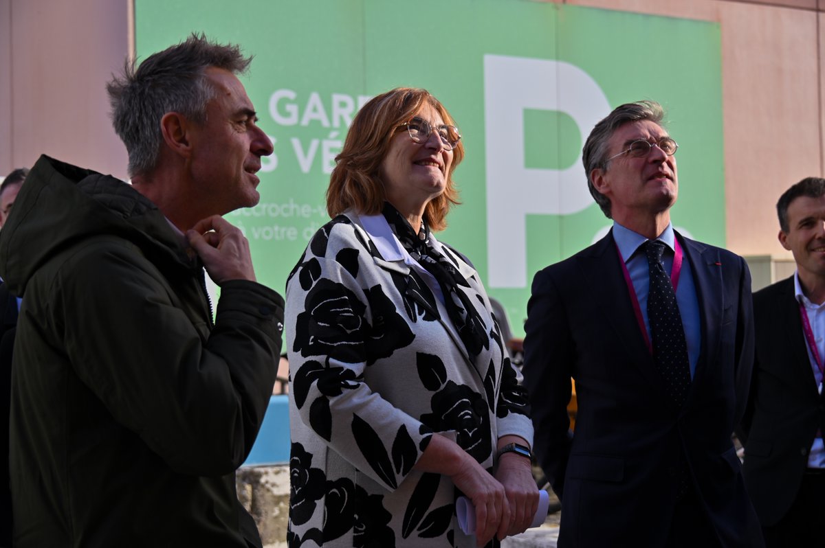 prefetrhone's tweet photo. 🚆 Inauguration du Hall 1 et du Centre opérationnel d’exploitation de la gare de Lyon Part-Dieu, par Mme Françoise Noars, Secrétaire générale aux affaires régionales.
➡️ Hall 1 rénové et plus spacieux : des parcours plus simples, des espaces d’attente plus confortables et une ambiance plus apaisée pour les voyageurs.
➡️ Centre opérationnel d’exploitation : un pilotage renforcé, en coulisses, de la sécurité, de l’information voyageurs et de la gestion des flux, y compris en situation perturbée.

🚉 73 M€ investis par l’État dans le programme global d’amélioration du pôle d’échanges multimodal.

💬 "Dans les années qui viennent, ensemble – État, collectivités, opérateurs et usagers –, nous continuerons à faire de Lyon Part-Dieu un laboratoire vivant de la modernité au service des habitants d'Auvergne-Rhône-Alpes et de tous ceux qui la traversent"