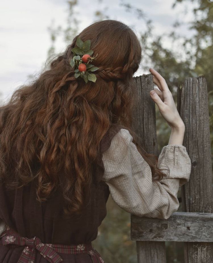 عالم تخیلق کے حیرت کدے میں اے عدم 
جس کو جتنی آگہی ہے ، اُتنا وہ خاموش ہے