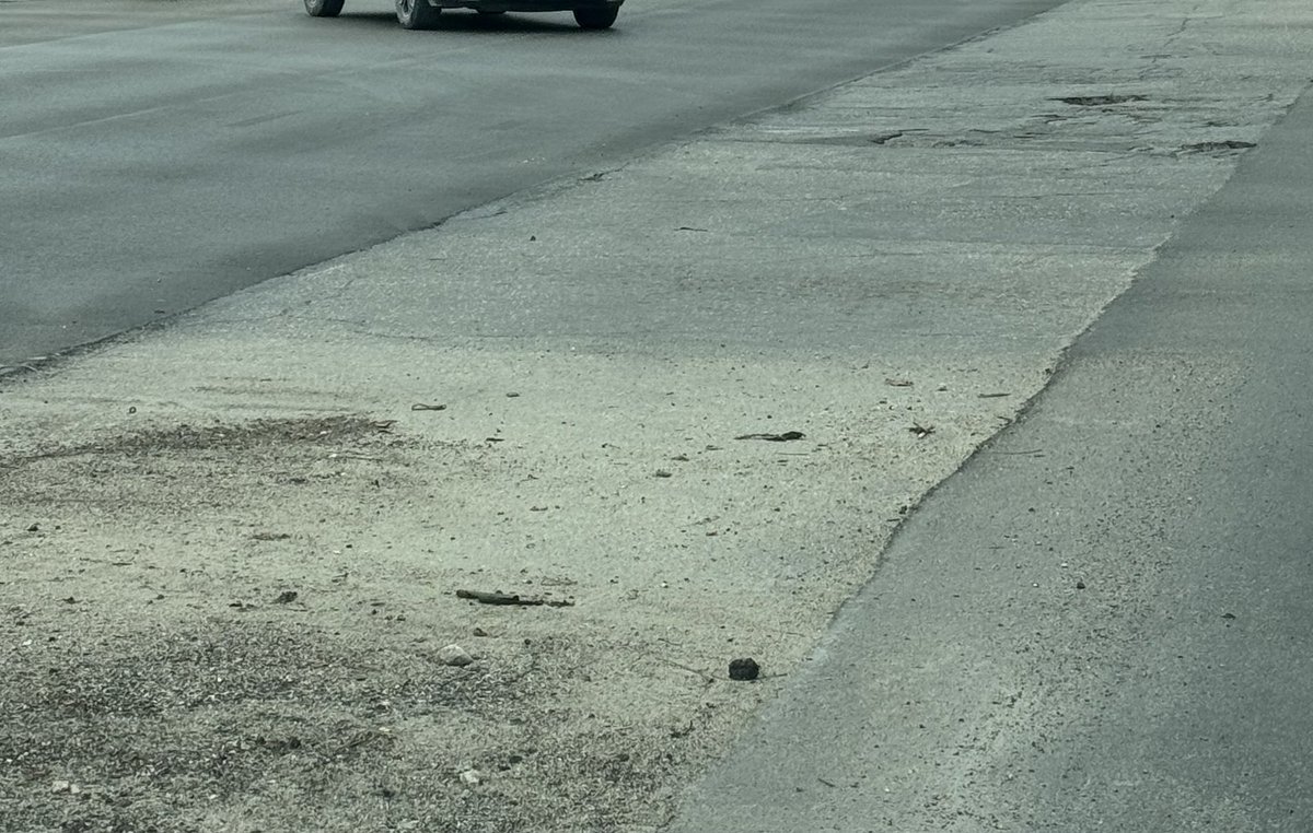 Como todo lo q hacen estos pinches morenacos. Todo a medias. Tienen la oportunidad de hacer todo desde 0 y la cagan. Av. Kabah y cruce av. Andrés Q. Roo.  la dejaron así. Increíble la ineptitud <a href="/AytoCancun/">Ayto Benito Juárez</a> <a href="/anapatyp/">Ana Patricia Peralta</a> <a href="/MaraLezama/">Mara Lezama</a>