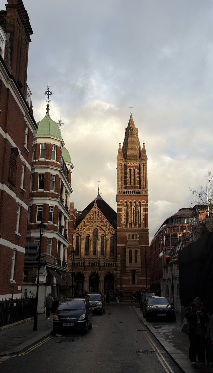 gasaq__'s tweet image. جعل غيمٍ يوسّع خاطرك ما يزول 
وجعل كل الليالي معك متباركه ❤️'