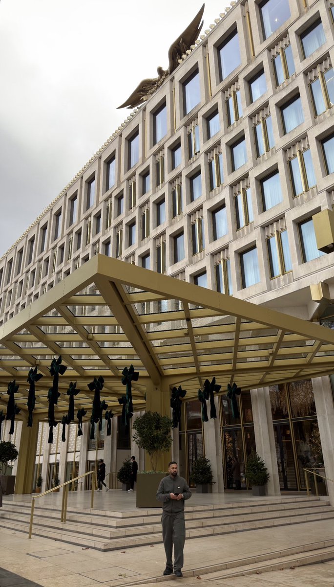 gasaq__'s tweet image. جعل غيمٍ يوسّع خاطرك ما يزول 
وجعل كل الليالي معك متباركه ❤️'