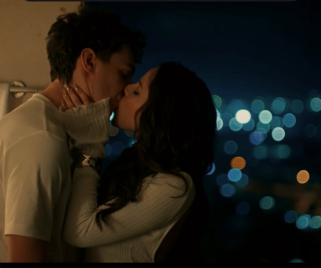 ⠀ ⠀ ⠀ ⠀ ⠀
⠀ ⠀ ⠀ ⠀ ⠀⠀ ⠀ ⠀ ⠀ ⠀
⠀ всё, что я помню, - как ты танцуешь меня
⠀ всё, что ты вспомнишь, - «я люблю тебя»⠀ ⠀ ⠀ ⠀ ⠀