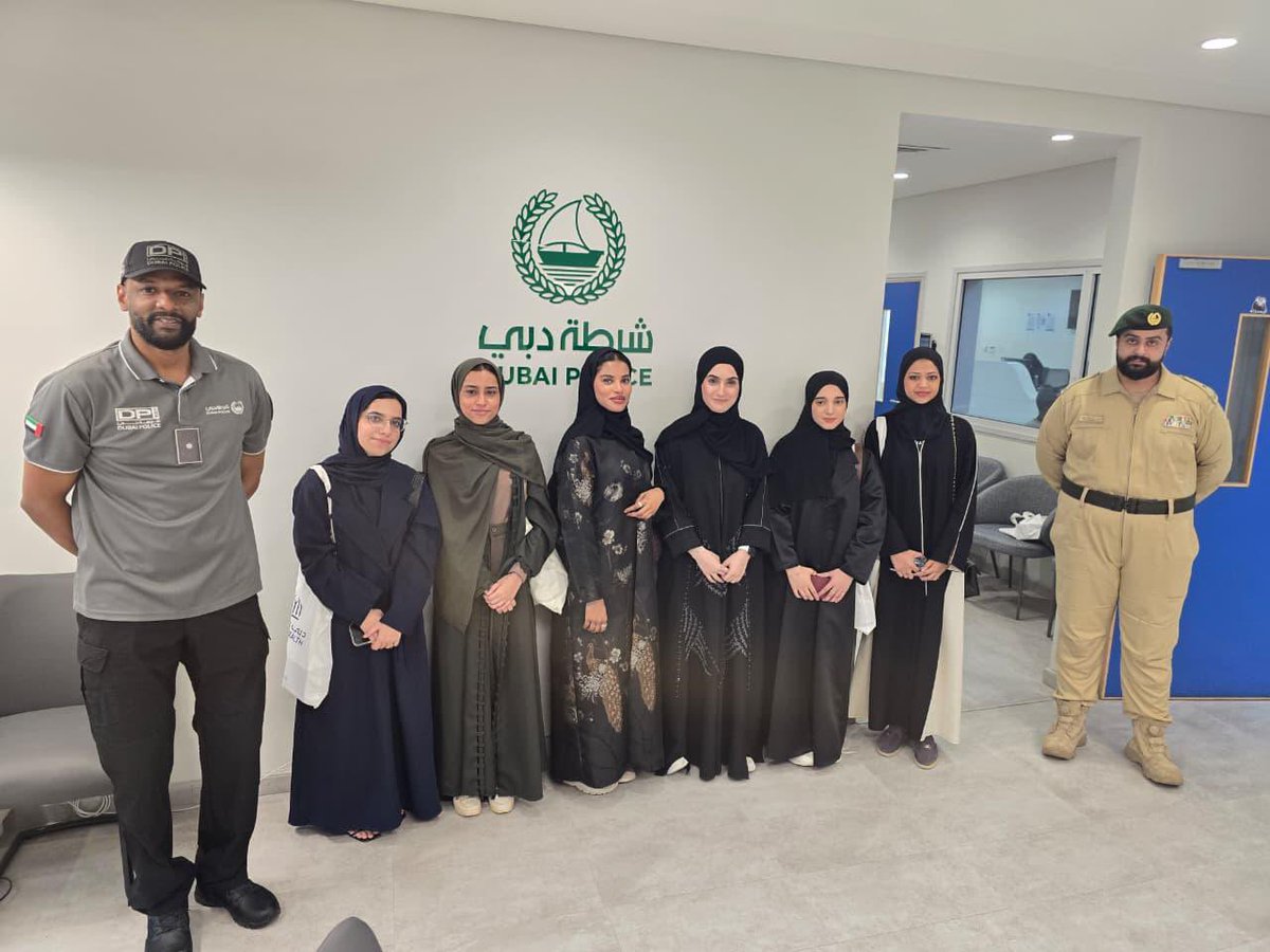 MunaAljallaf's tweet photo. RH met DHA Health Camp students for clinical tour starting at ED, sharing EM principles &amp; patient journey. It showed teamwork with @Dubai_Ambulance &amp; @DubaiPoliceHQ. Thanks to @Ayesha_Almemari for inspiring students by sharing signed copies of her work. 

@DubaiHealth @DHA_Dubai https://t.co/K33p6Lv5cr