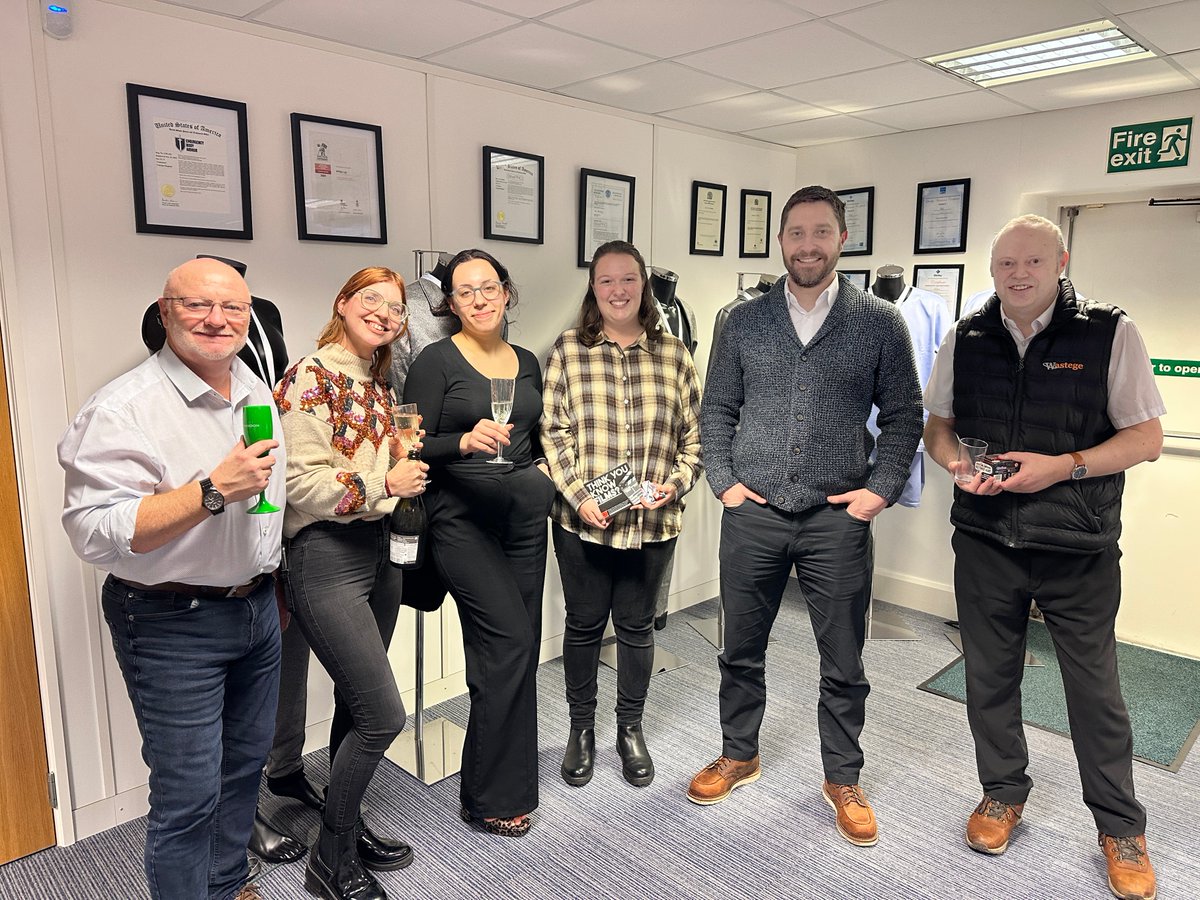 ppss_group's tweet photo. 🎅 We had some Secret Santa fun at the PPSS office today! 🎁

Laughter, surprises, and festive cheer all around as the team swapped gifts and celebrated the season. 🎄

#SecretSanta #ChristmasFun #TeamSpirit #OfficeCulture https://t.co/WEDaavGESF