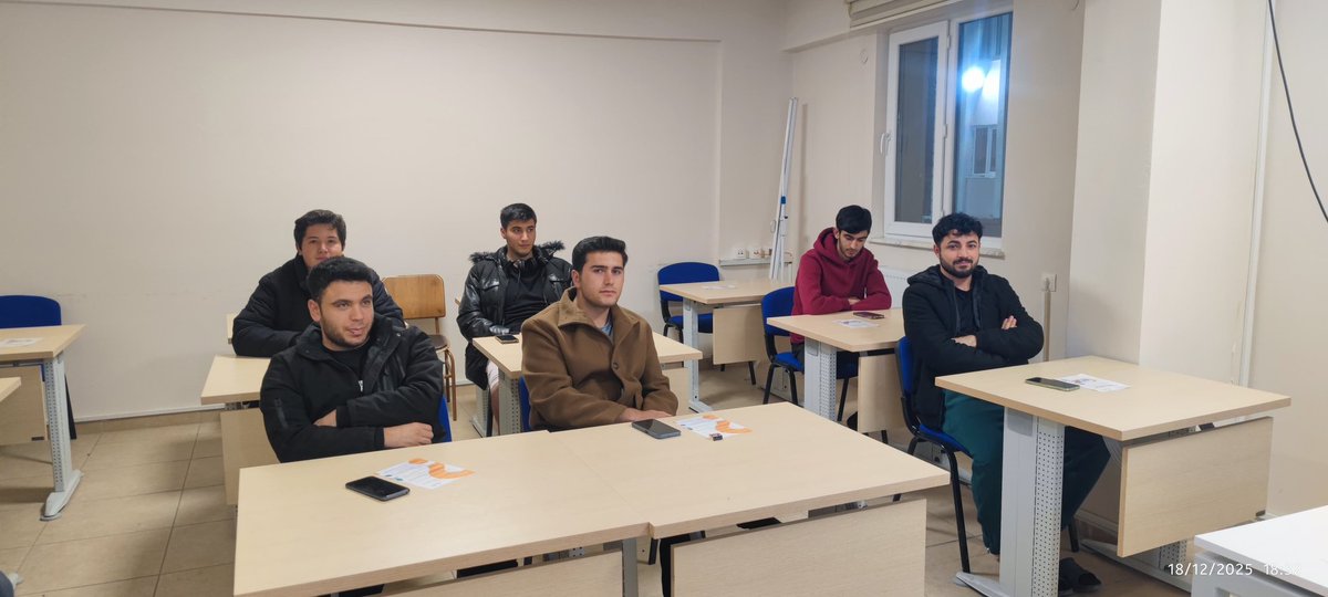 ErzurumKYGM's tweet photo. Aziziye Yurt Müdürlüğü’nde öğrencilerin bilinçli teknoloji kullanımı konusunda farkındalıklarını artırmak amacıyla 'Teknoloji Bağımlılığı'konulu konferans düzenlendi. Konferansta,teknolojinin aşırı ve kontrolsüz kullanımının bireysel, akademik ve sosyal yaşama etkileri konuşuldu https://t.co/Q29nrlwH3V