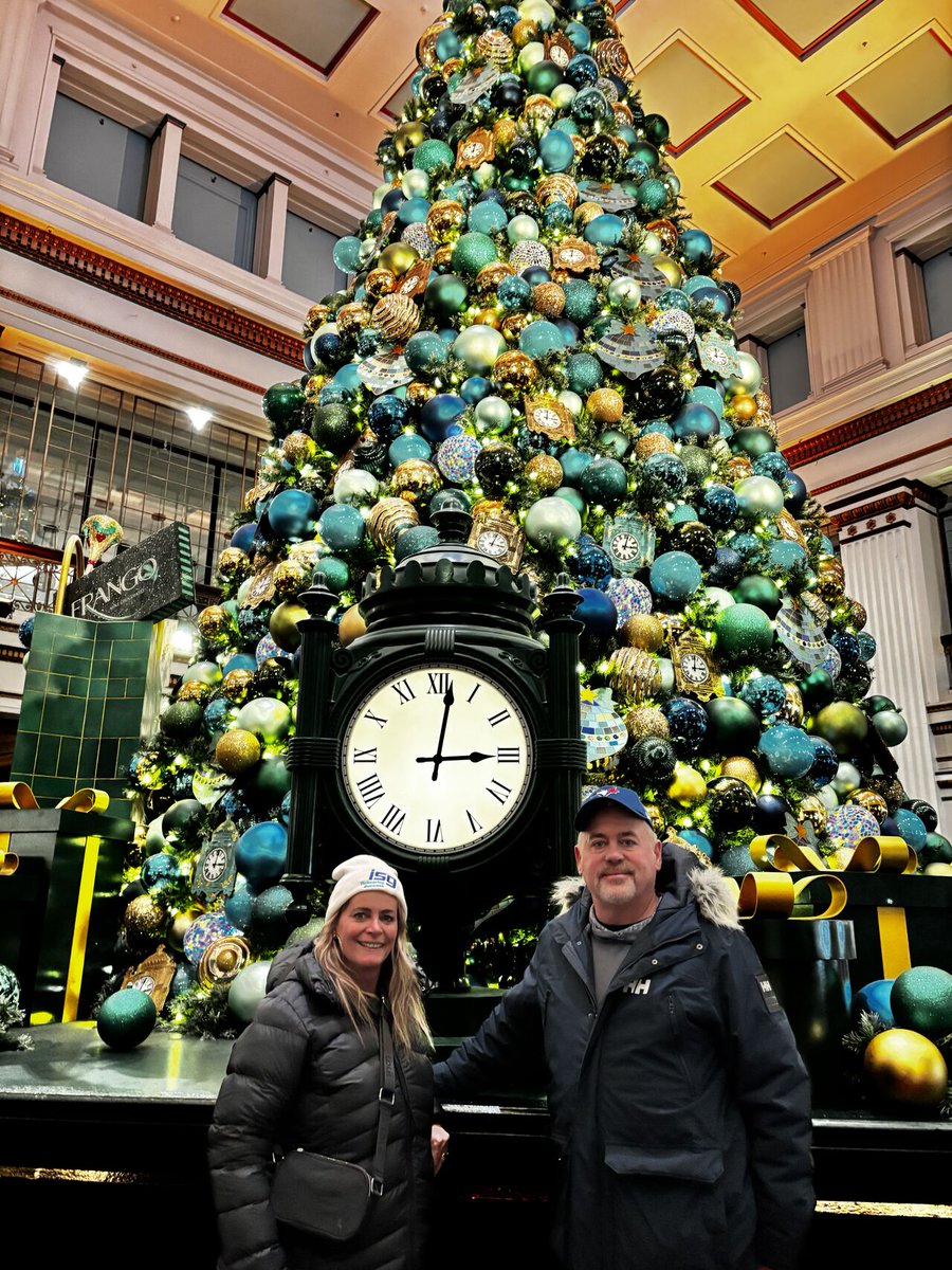 ISGTrans's tweet photo. From the North Pole to the North Side, every shipment counts this December! 🚚🛷 Christine &amp; Steve spent the last few days in Chicago where they explored the city, met with clients and even had a logistics consultation with Santa before his big day next week. #DeliveringSuccess https://t.co/aWVBG8OyQ3