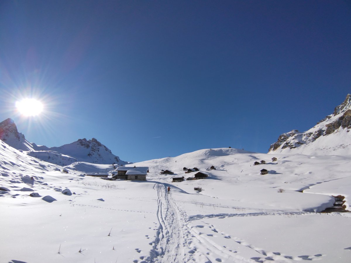 Les chalets d'alpage en hiver 🏔️❄️☀️
Pra Premier 
L'Eychaillon 
Le Collet 
Clapeyto

#Arvieux 
#Brunissard 
#Queyras