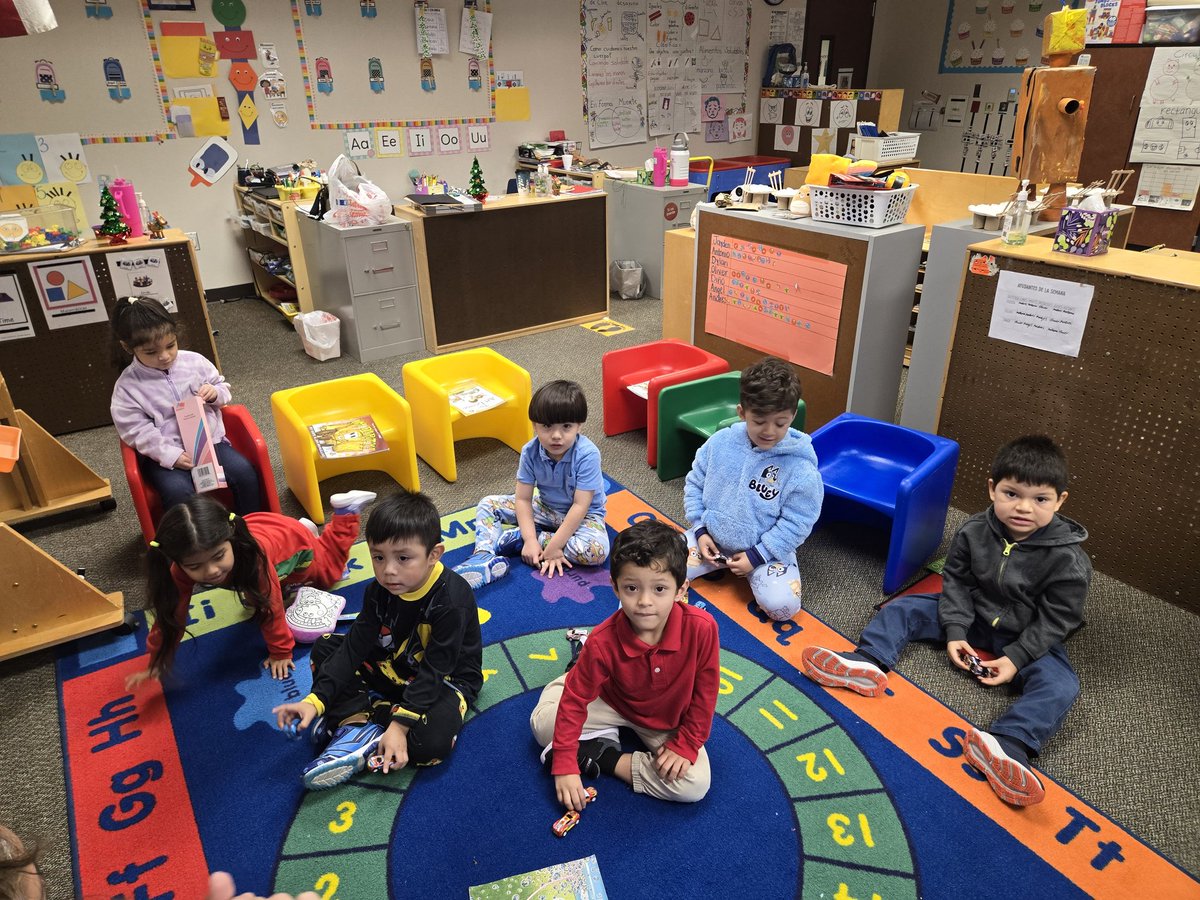 SandyGPerezM's tweet photo. Thank you, @HicksTigers. ECSE students are happy with the gifts. @erily_g @GriseldaJi35309 https://t.co/gaGsFaEYka